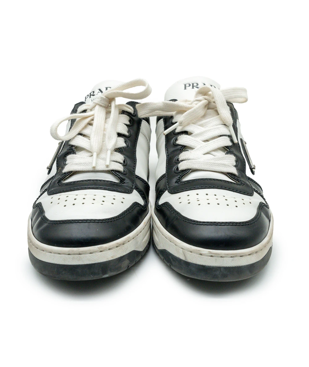 Prada Size 39 White and Black Downtown Leather Women's Sneakers