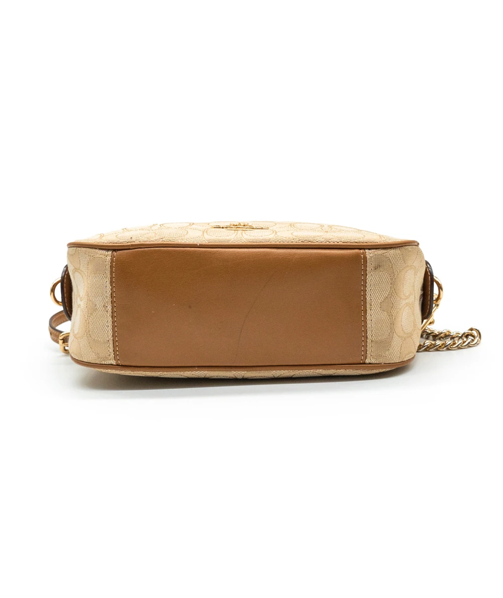 Coach Isla Chain Crossbody in Signature Jacquard - Light Khaki/Light Saddle