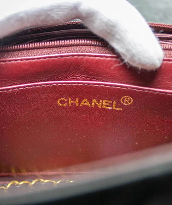 Chanel Black Quilted Lambskin Diana Medium Vintage Flap Handbag