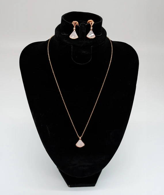 Bvlgari Divas' Dream Diamond and Mother of Pearl 18k Rose Gold Necklace with Matching Earrings Set