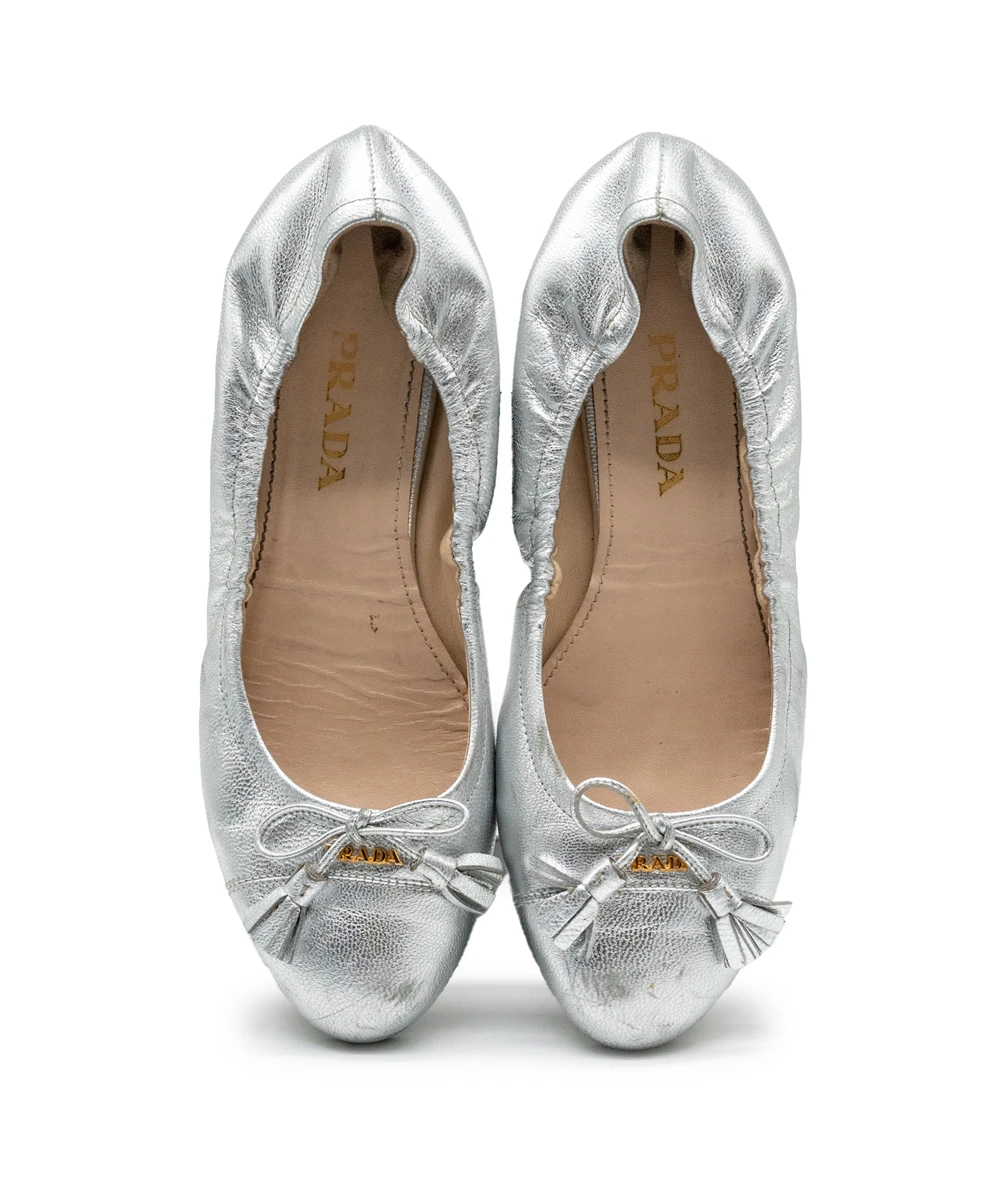 Prada Silver Leather Bow Scrunch Ballet Flats in Size 37