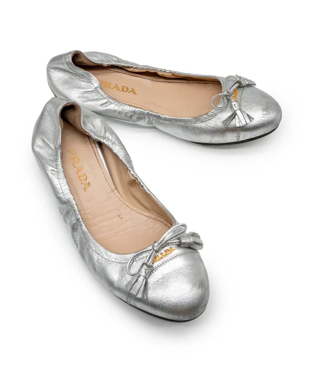 Prada Silver Leather Bow Scrunch Ballet Flats in Size 37