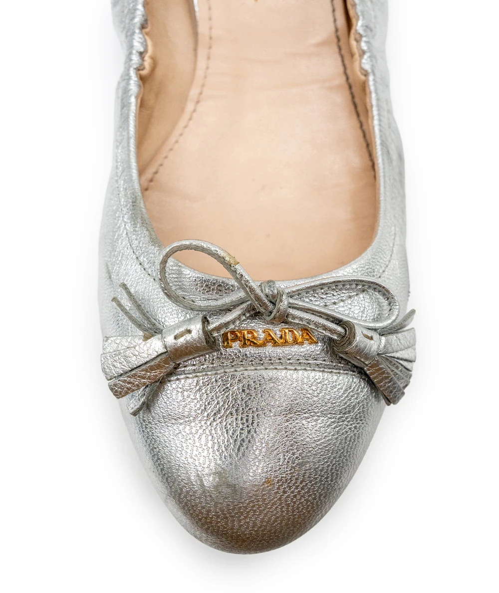 Prada Silver Leather Bow Scrunch Ballet Flats in Size 37