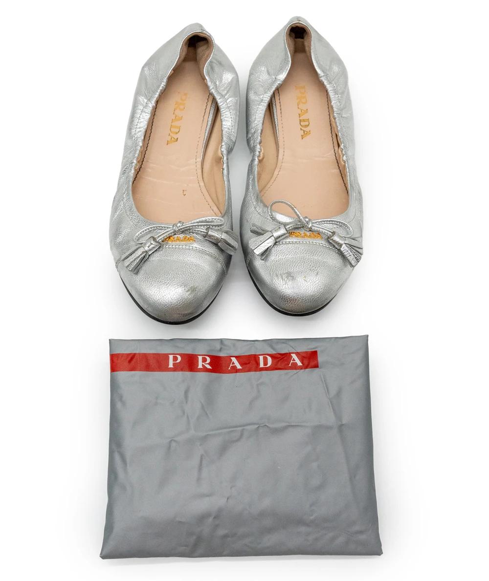 Prada Silver Leather Bow Scrunch Ballet Flats in Size 37