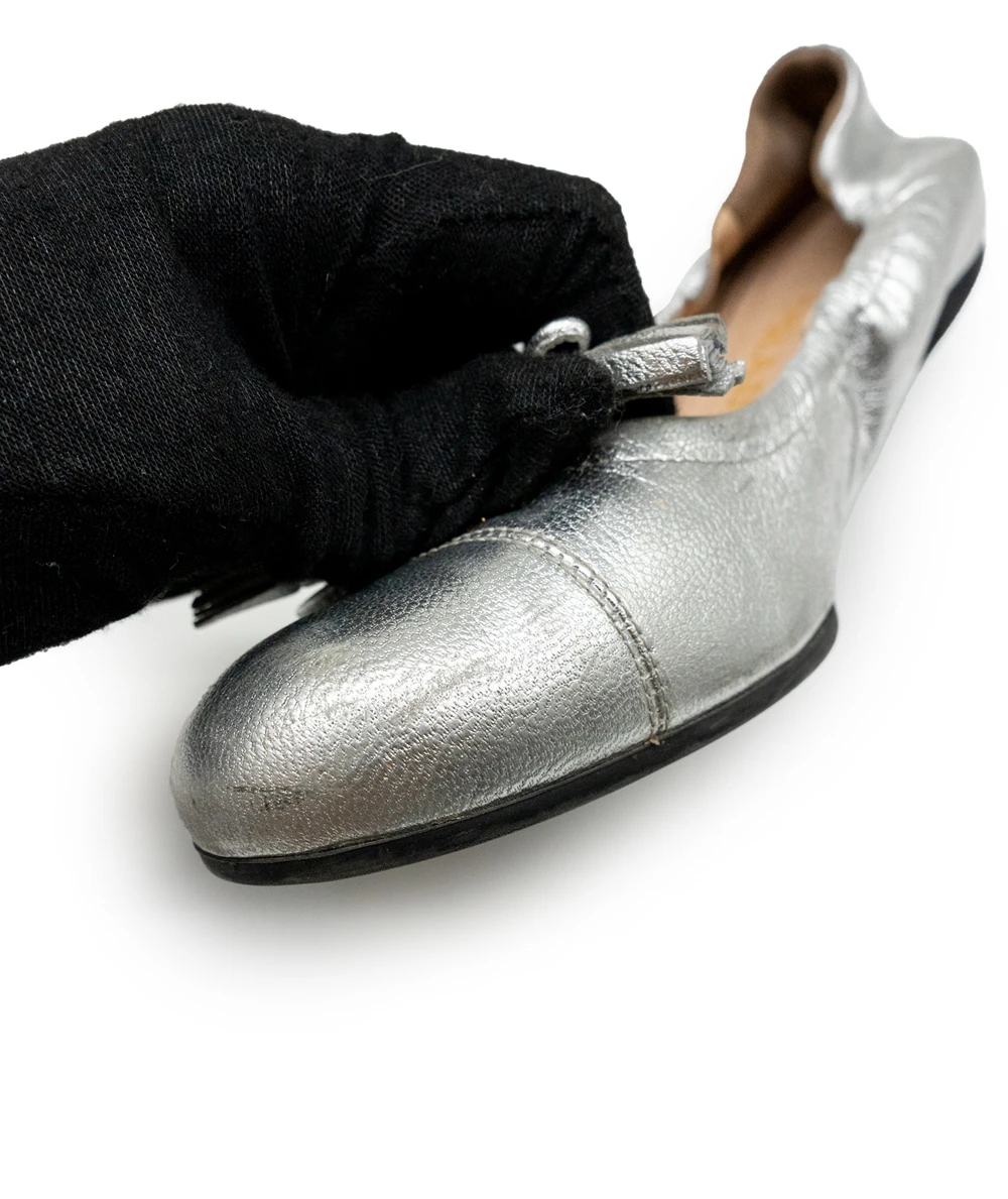 Prada Silver Leather Bow Scrunch Ballet Flats in Size 37