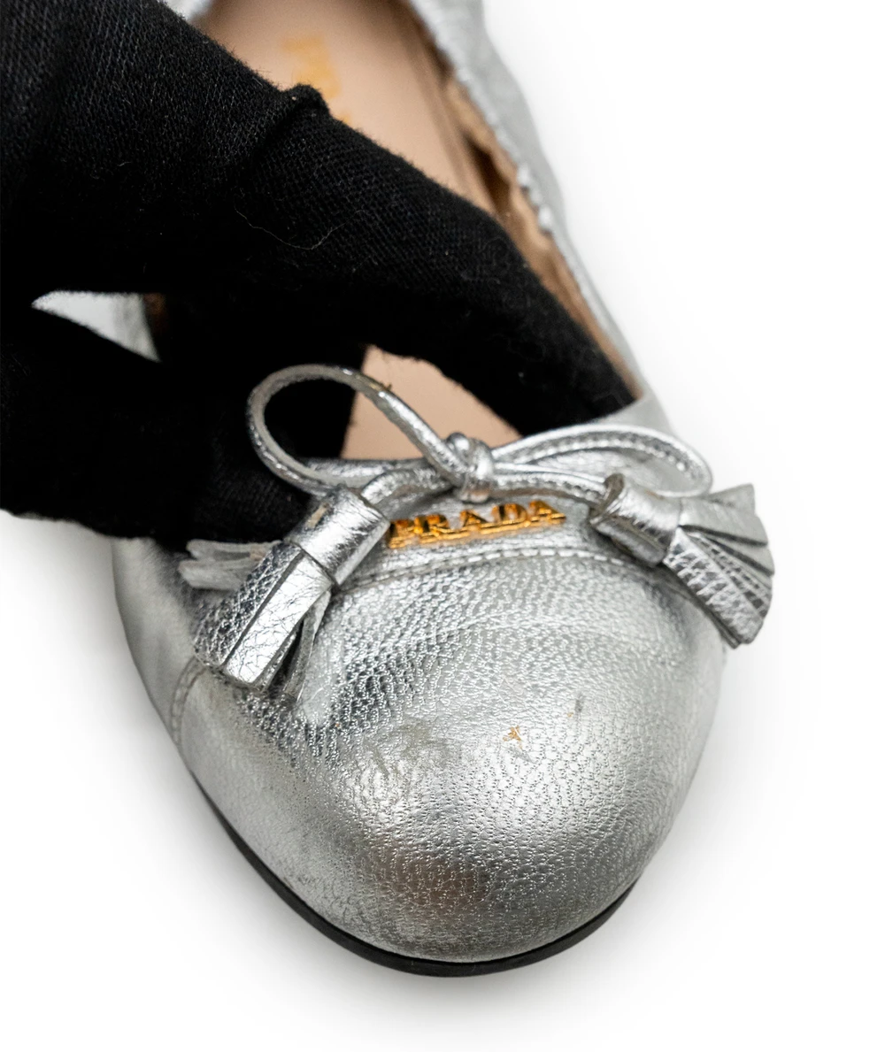 Prada Silver Leather Bow Scrunch Ballet Flats in Size 37